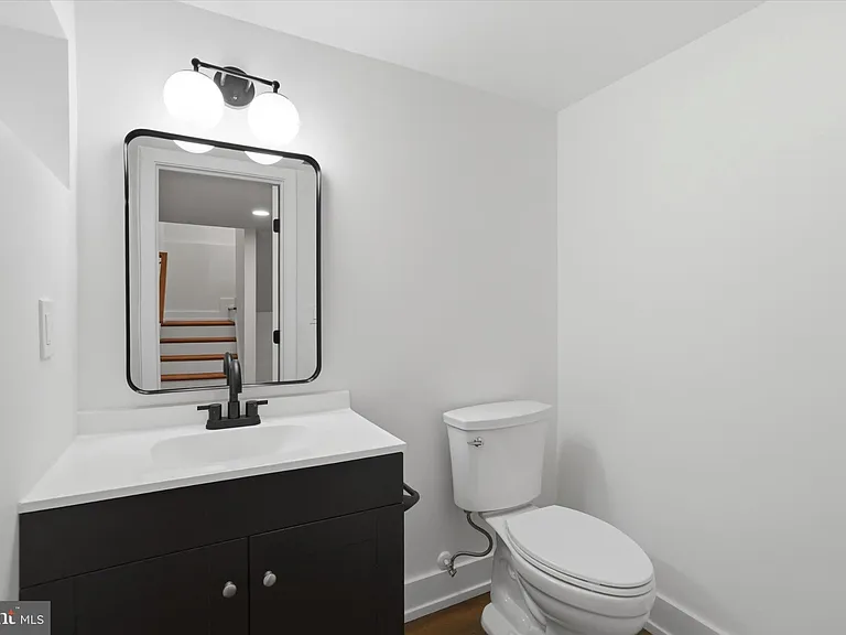 425 Grove Pl — Photo 34
