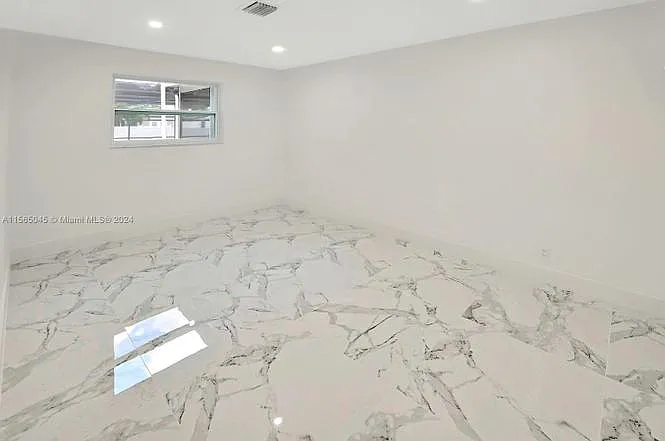5410 Fillmore St — Photo 8
