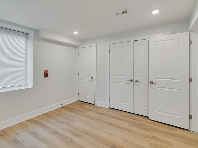 1723 Memorial Ave — Photo 8