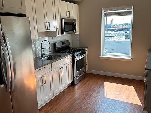 4th image of 3331 Tulip St #C