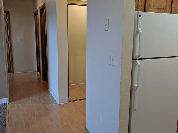 4th image of 430 6th St E APT 115