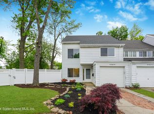 245 Dover Grn, Staten Island, NY 10312