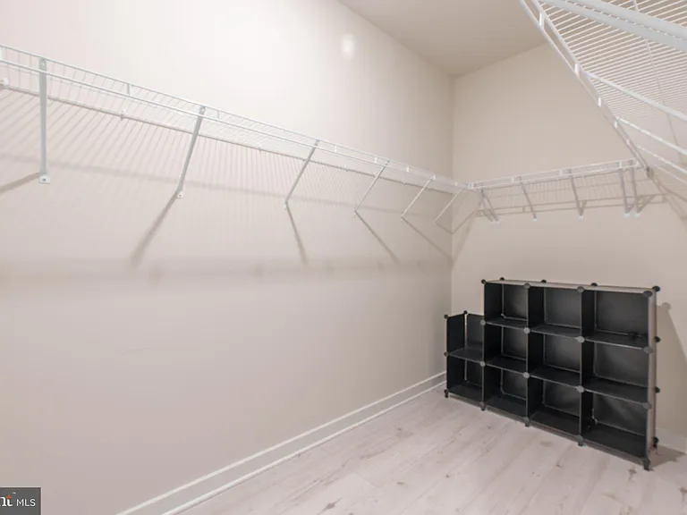402 Meadow Creek Dr — Photo 19