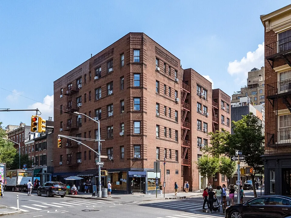 125 Christopher St #5D