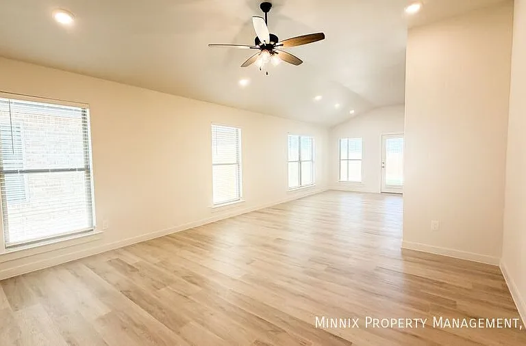1208 Cottonwood Ave — Photo 8