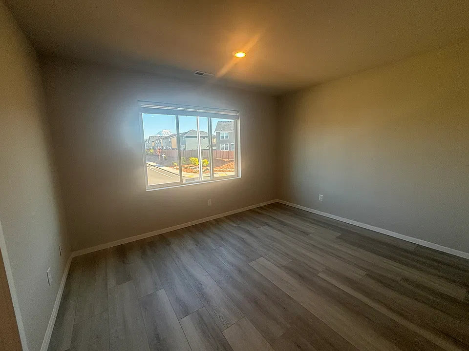 18779 108th Ave E