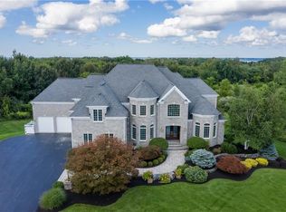 10 Whisperwood Dr, Victor, NY 14564