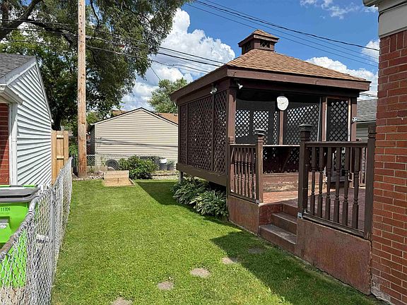 3rd image of 28460 Hollywood St