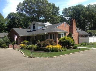 83 Summit Dr, Smithtown, NY 11787