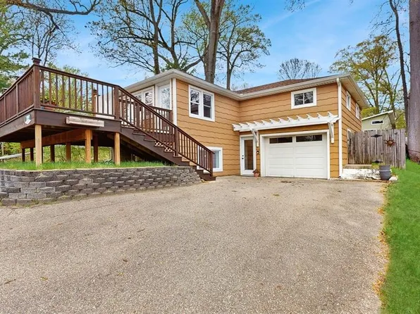 69317 Maple St, Benton Harbor, MI 49022