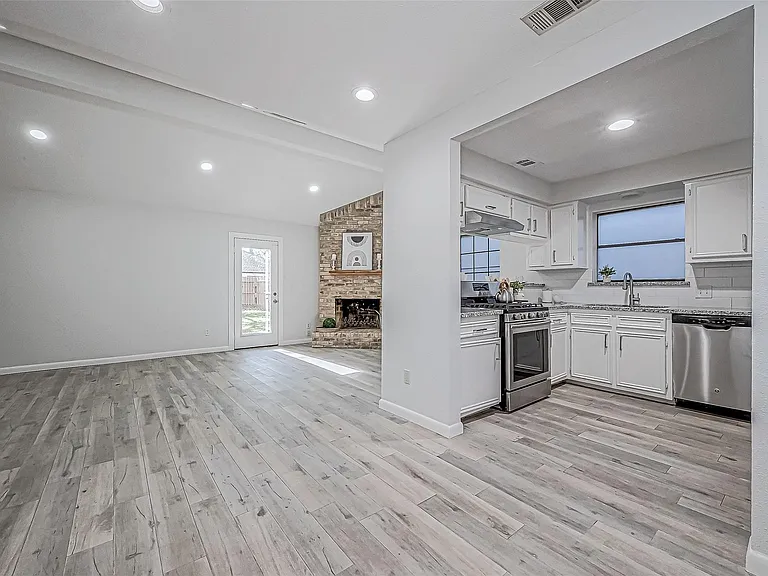 4907 Fox Hollow Blvd — Photo 5