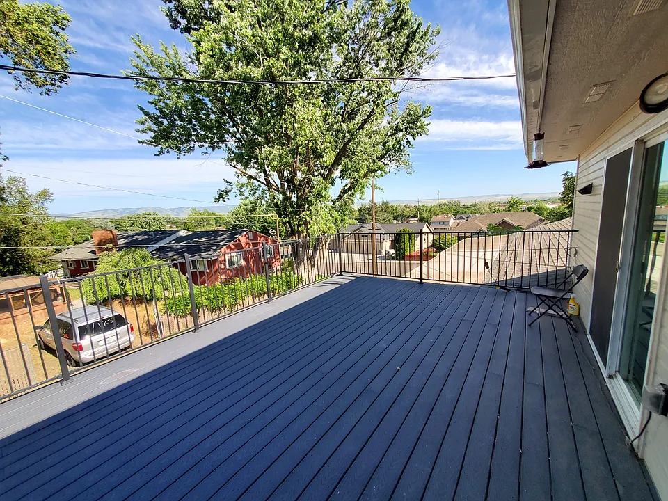 705 SE Scenic View Dr #2