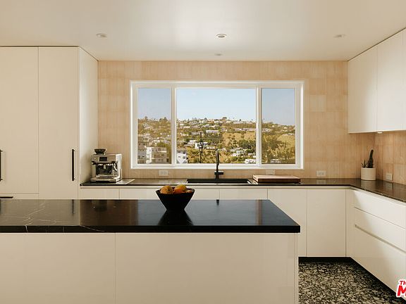 3rd image of 1926 N Crescent Heights Blvd