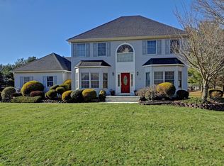 2 Iroquois Dr, Freehold, NJ 07728