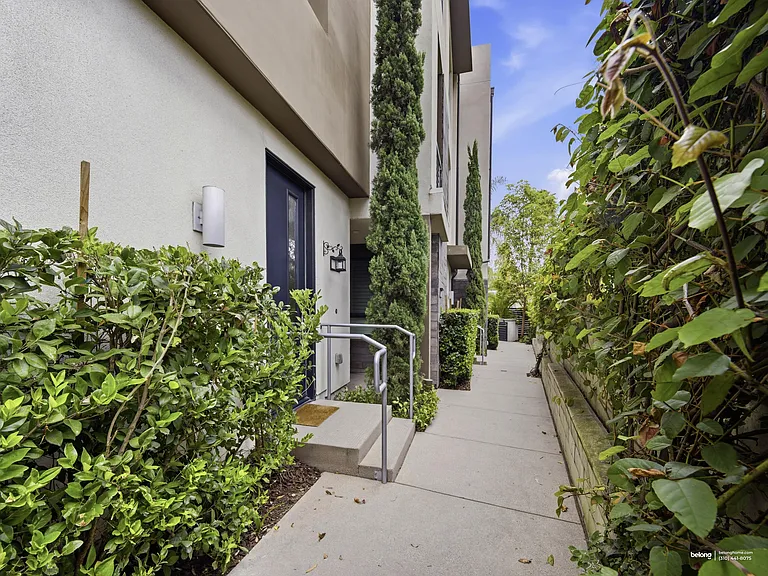 2111 N Cahuenga Blvd #14 — Photo 21