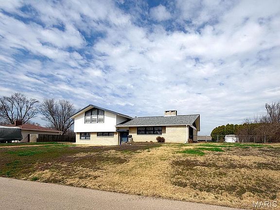 3rd image of 1521 Sweeney Dr
