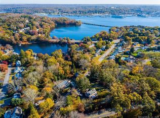 5 Richards Grove Rd, Quaker Hill, CT 06375