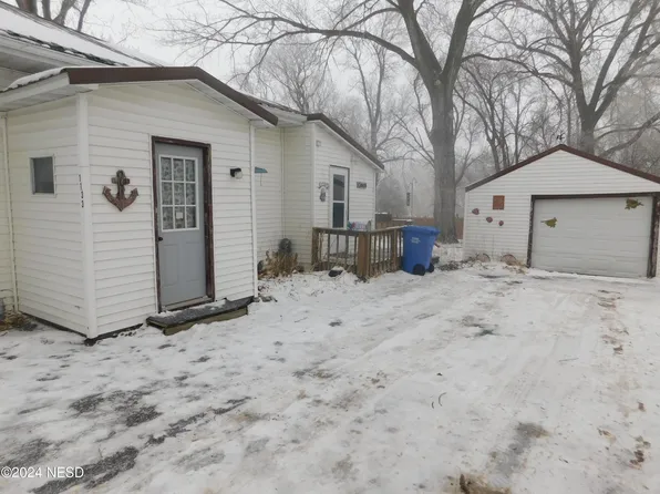 1133 N Smith St, Clark, SD 57225