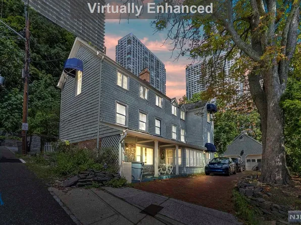 27 Leary Ln, Edgewater, NJ 07020