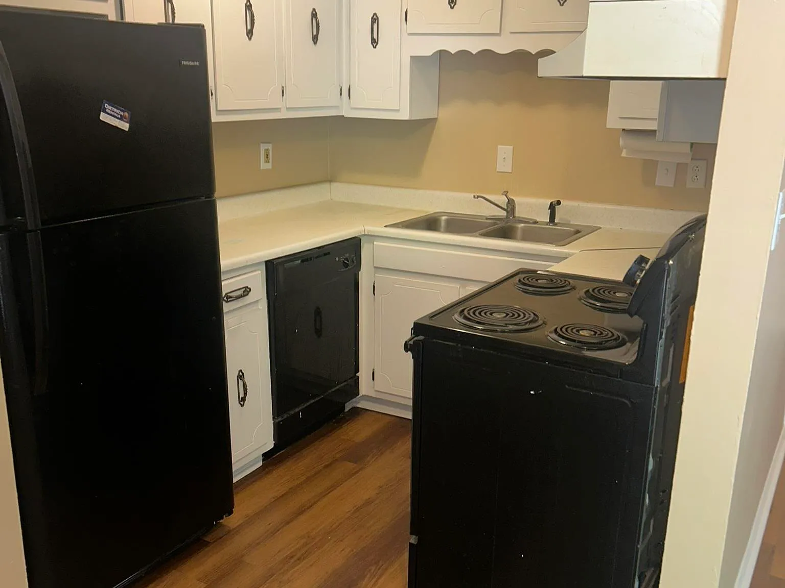 2 bed, 1.0 bath, 810 sqft, $700 — Photo 3