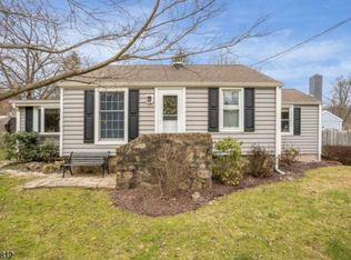 112 Hillside Ter, Califon, NJ 07830