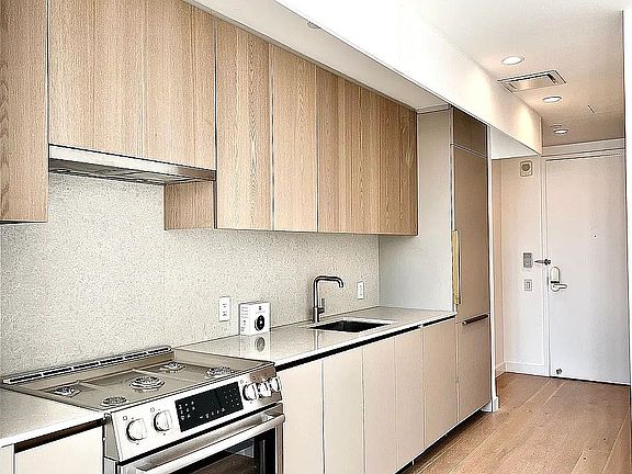 3rd image of 3 Court Sq APT 525