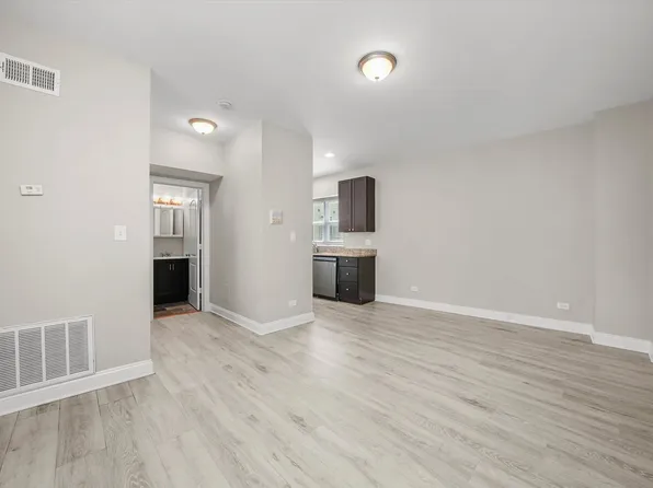 7340 N Hoyne Ave #7354-G, Chicago, IL 60645
