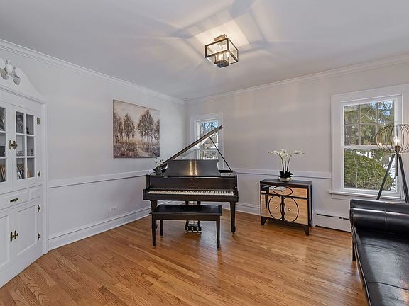 5th image of 670 Forest Ave