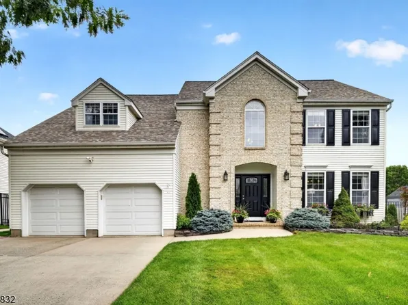 6 Bluebird Way, Raritan Boro, NJ 08869