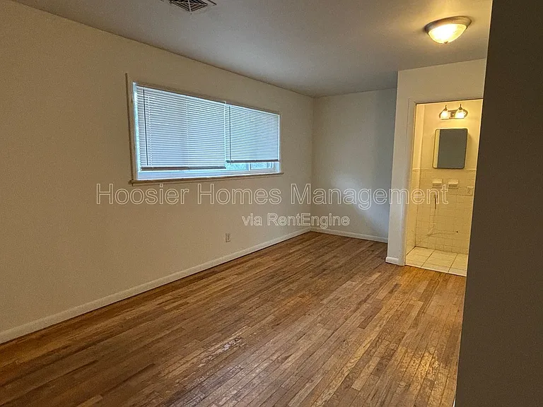 770 E 61st St #4 — Photo 9