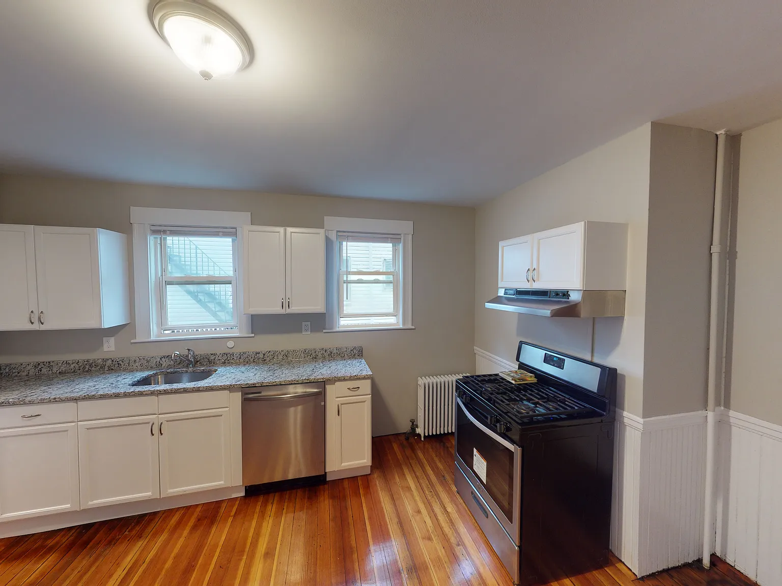 3 bed, 1100 sqft, $3,350 — Photo 2