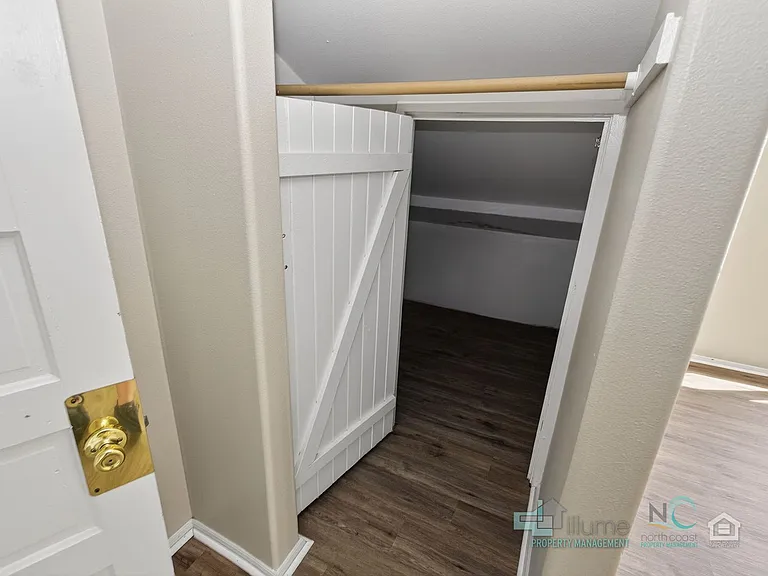 400 N Holladay Dr — Photo 3
