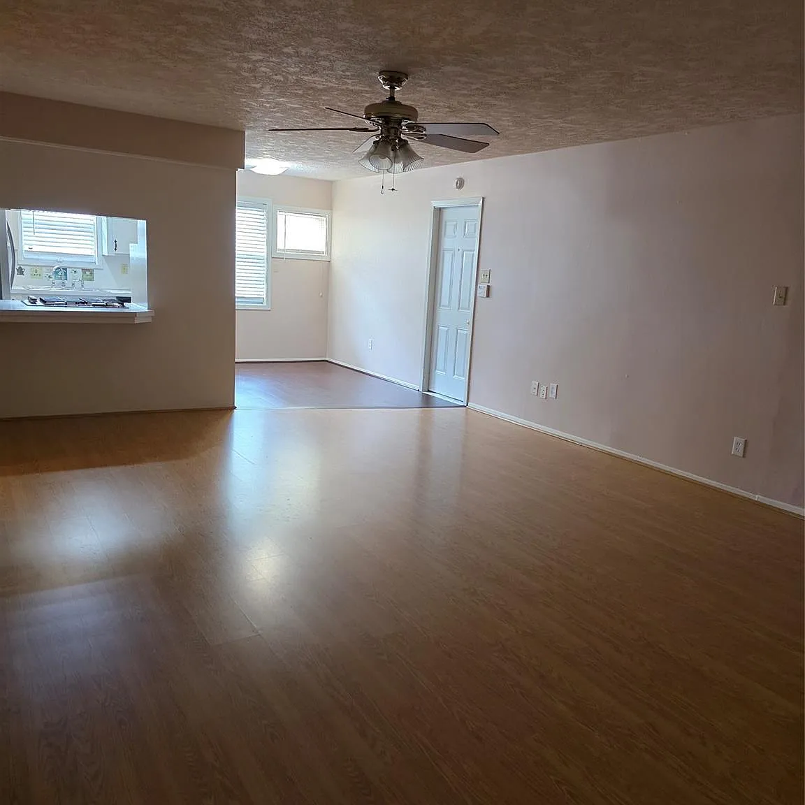 3 bed, 2.0 bath, 1682 sqft, $1,900 — Photo 3