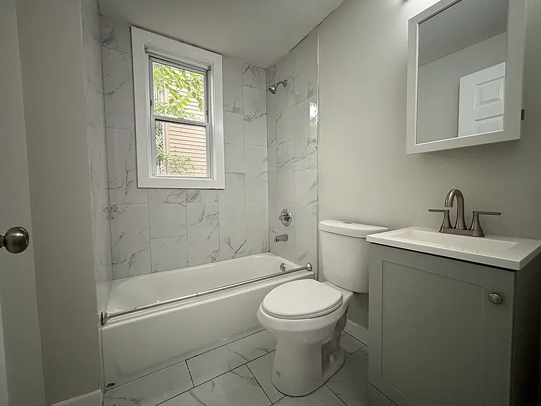 365 Howard Ave #2R — Photo 5