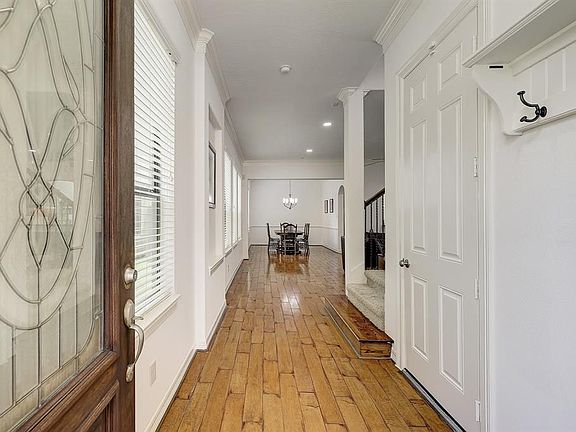 4th image of 2915 Royal Oaks Grn