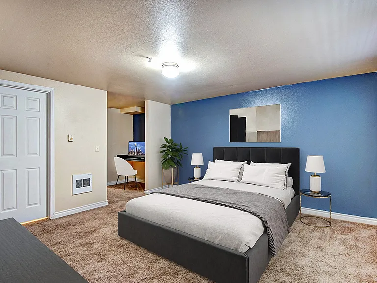 Ellis Court Apartments — Photo 11