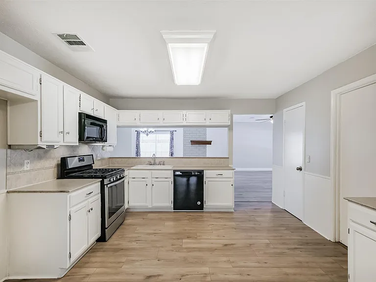 2315 Cunningham Dr — Photo 9