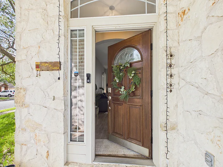 10216 Wind Cave Trl — Photo 6
