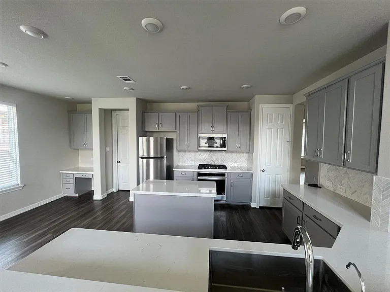 2638 Settler Hill Dr — Photo 2