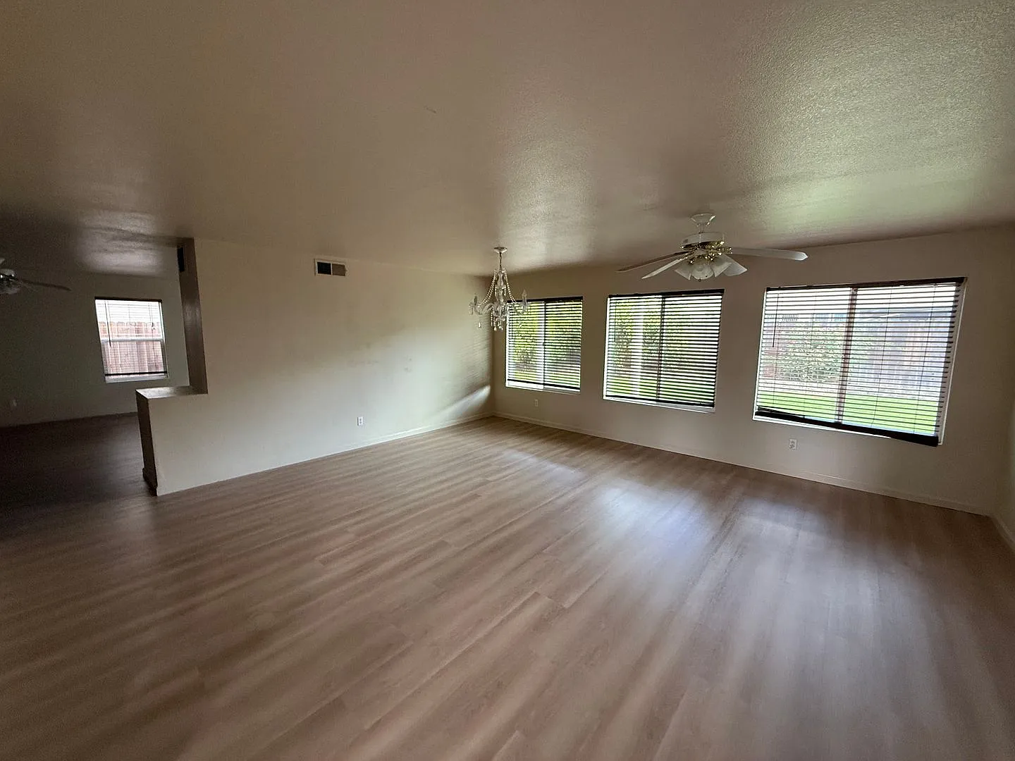 2424 Sandpiper Ln - West Sacramento 95691 — Photo 2