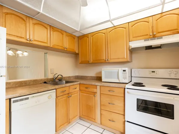 5830 NW 64th Ave APT 105, Fort Lauderdale, FL 33319