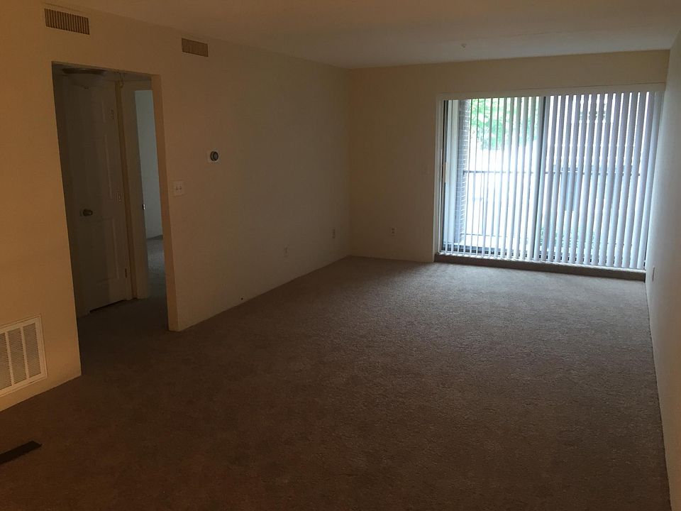 2nd image of 685 Main St #17