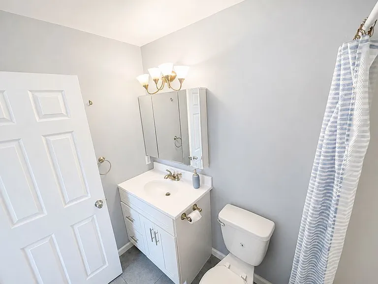 8800 Cedros Ave — Photo 13