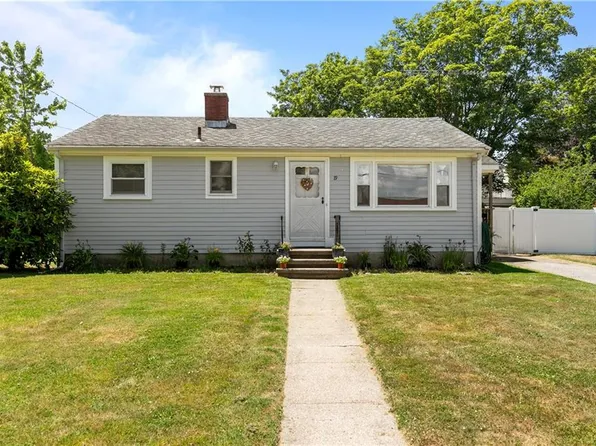 19 Murphy Cir, Middletown, RI 02842