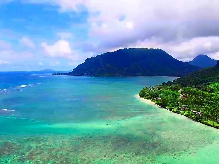 Gorgeous coastline along Kamehameha Hwy towards Ka'aawa.