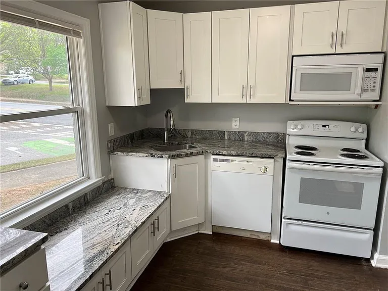 1201 Westview Dr SW — Photo 8