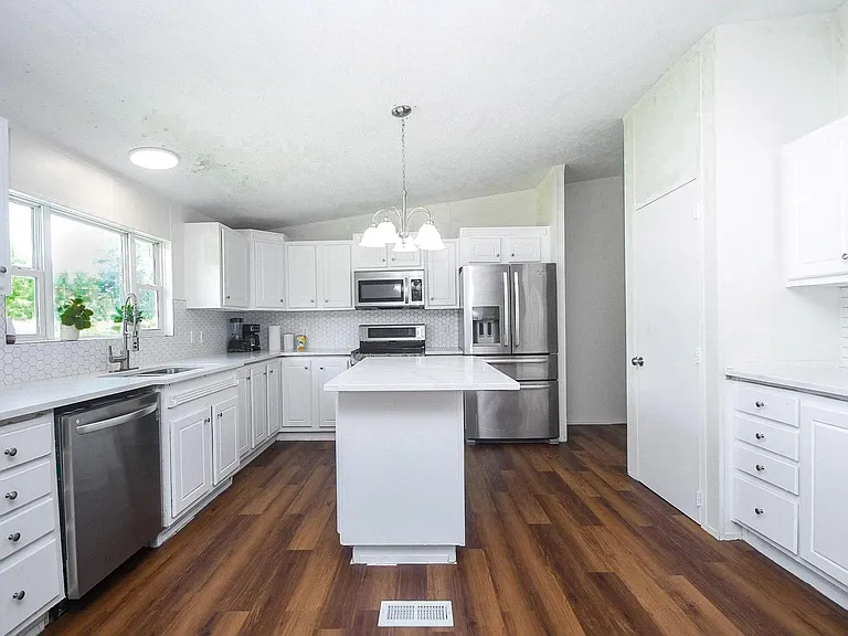 31606 Bryan St — Photo 14