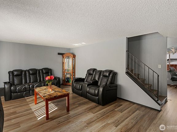 4th image of 912 Algona Boulevard N #A & B