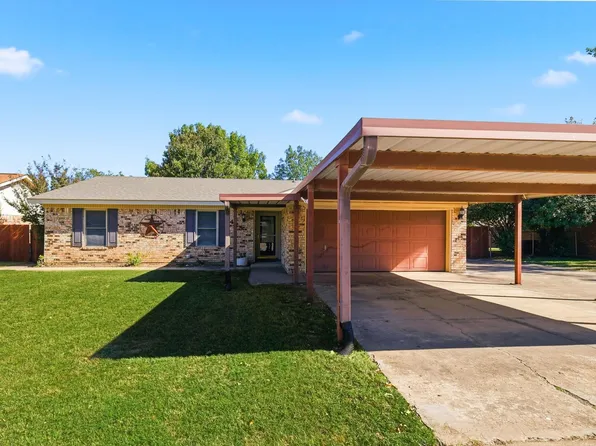 425 Ridgecrest Dr, Saginaw, TX 76179