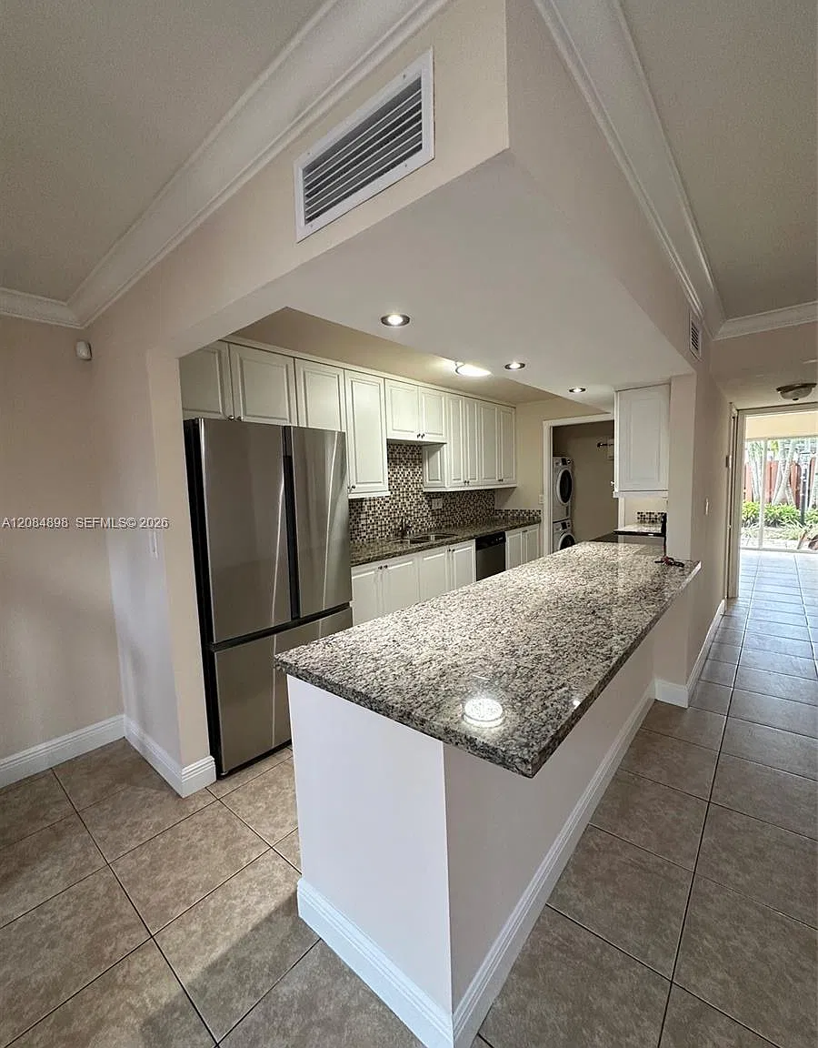 Sunset Kendall Villas — Photo 2